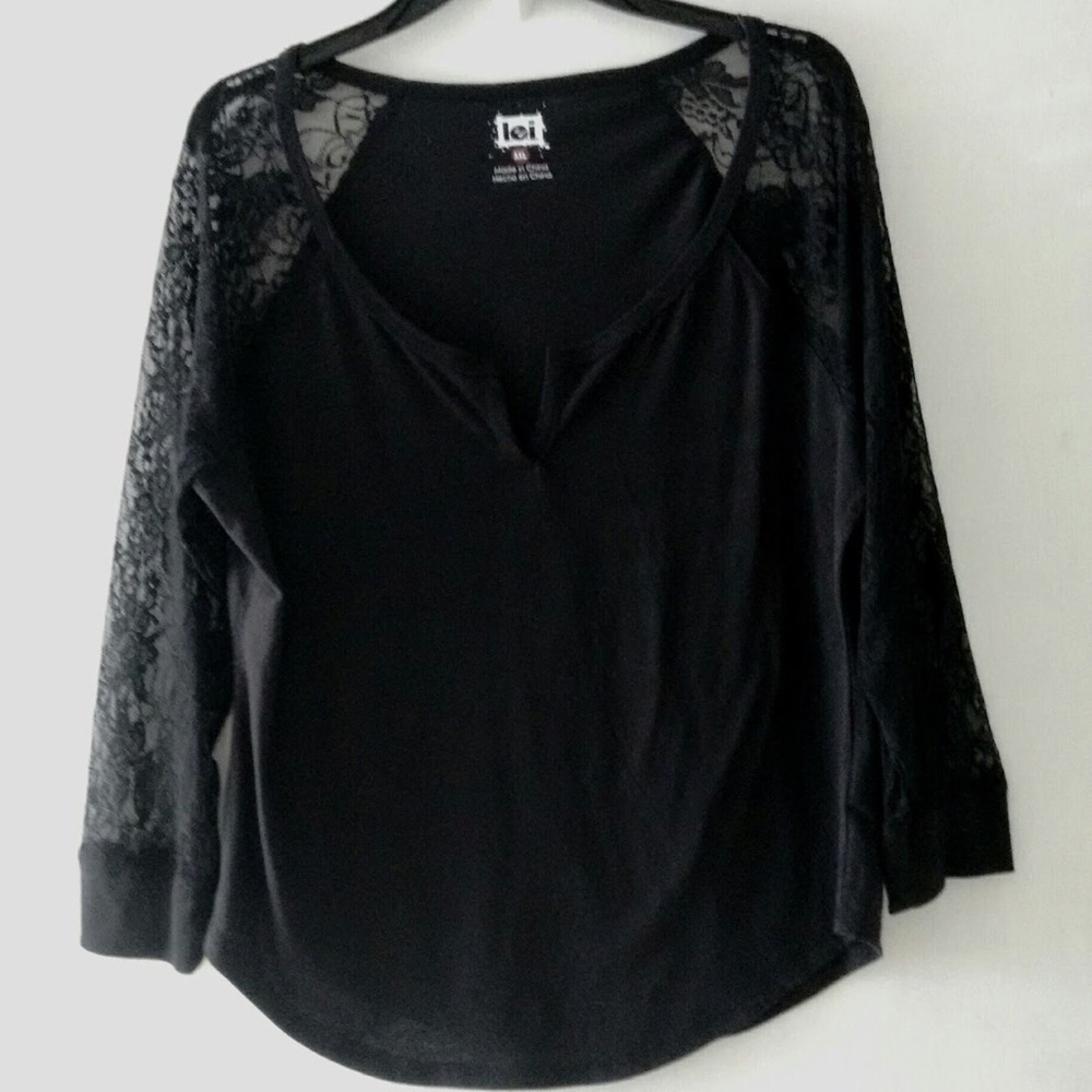 lei long sleeve top with lace sleeves